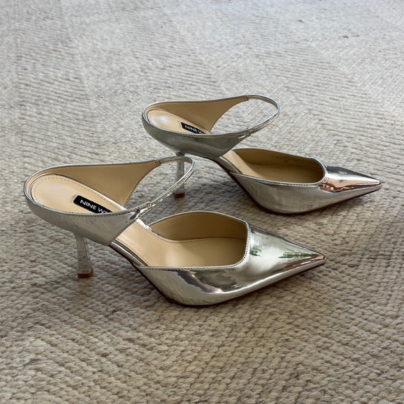 Nine West Metallic Silver Slingback Pointed Toe Mule Heels Size 9 NWOB - Picture 2 of 7